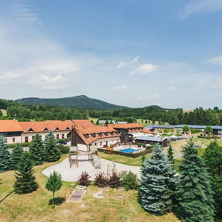 马利维尔度假酒店 Jablonné v Podještědí 外观 照片